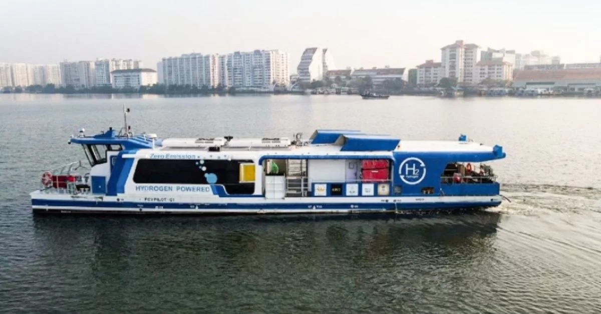 India's First Hydrogen Fuel Cell Vessel Launches on Ganga