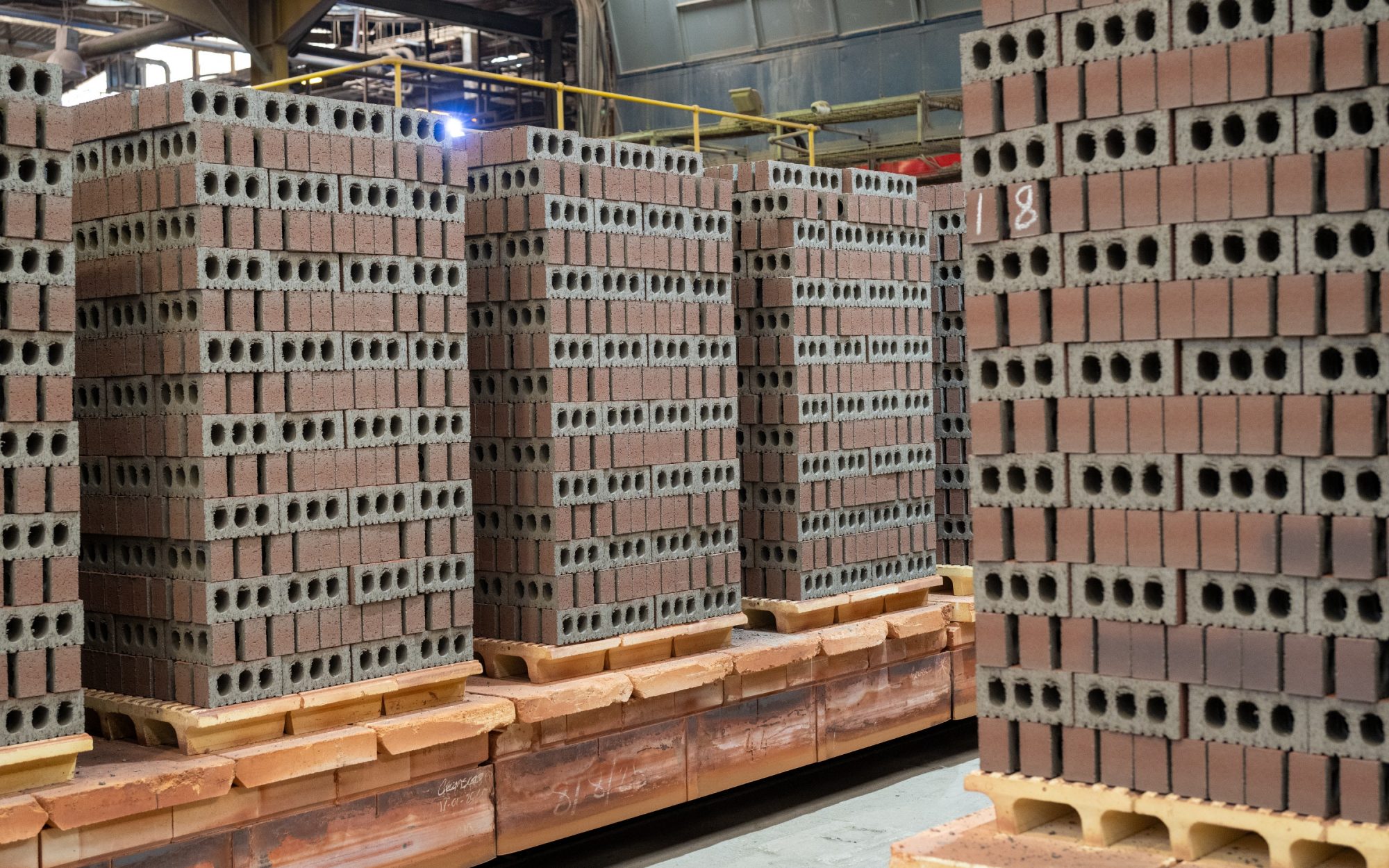 Hydrogen Infrastructure: Wienerberger’s Denton Plant Pioneers 100% Green Hydrogen Firing