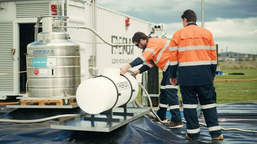 Hydrogen Storage Using Composite Tanks: Fabrum Teams Up With Startups To Achieve First Liquid Hydrogen Aviation Refueling