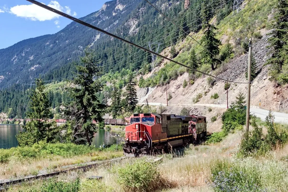 Hydrogen fuel cell locomotive from Canadian Pacific to roll out before 2022