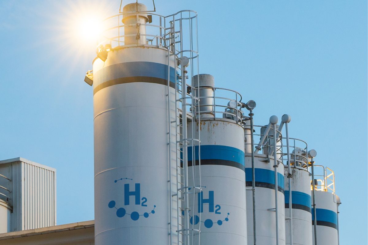 Next-gen green hydrogen tech splits water using concentrated solar  - H2 News