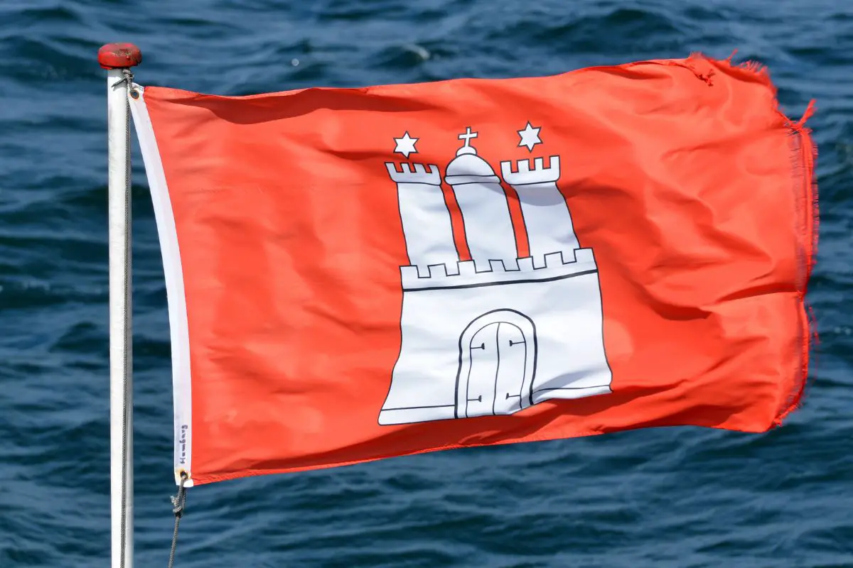 New hydrogen fuel cell ready hybrid ferries coming to Hamburg - H2 News