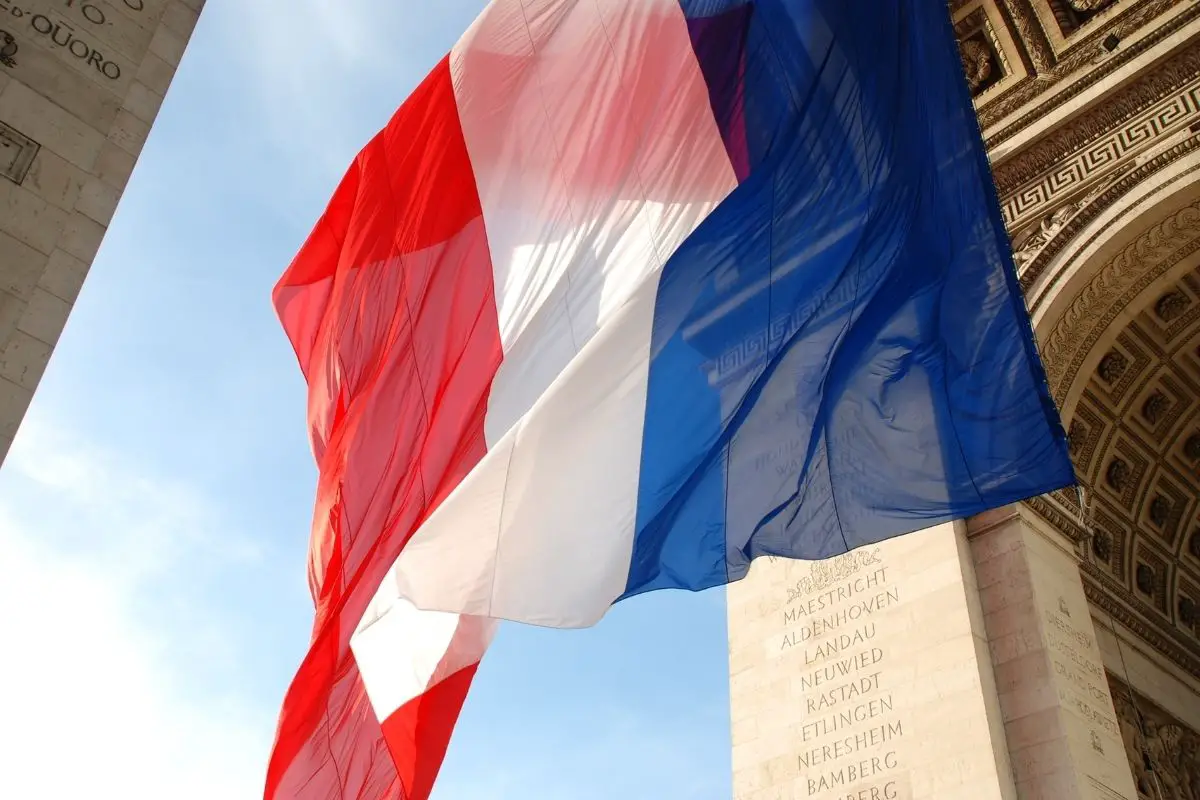 French President Macron to build 2 pink hydrogen megafactories by 2030