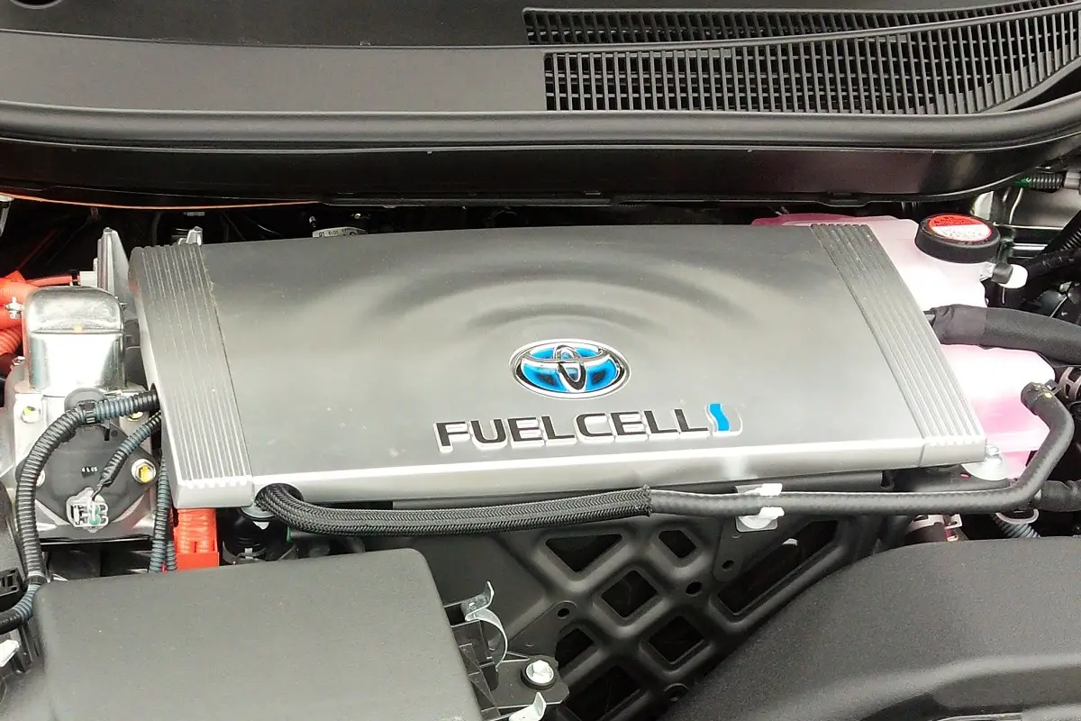 Toyota provides Mirai H2 fuel cells in hydrogen train - HFN