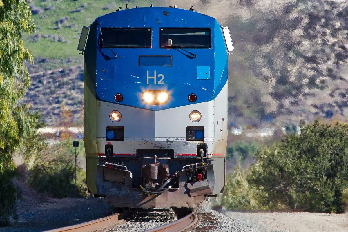 Hydrogen Train Adoption Gaining Steam with Saudi Arabia's 1st Trial - H2 News