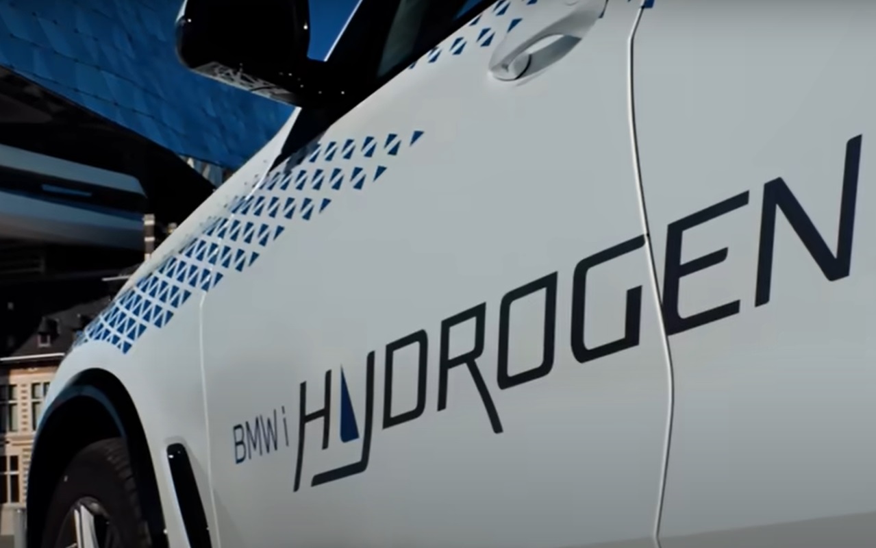 Unlike other automakers, BMW isn’t shying away from hydrogen vehicles - H2 News