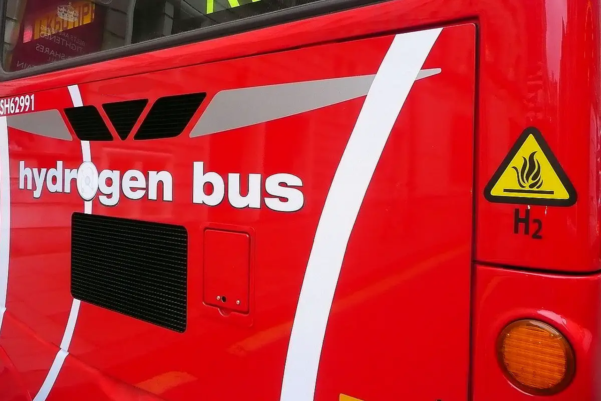 Sentient Labs unveils first fuel cell bus developed in India