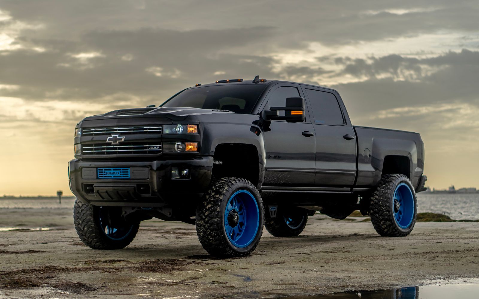 The Right Drop Hitches For Lifted Trucks - Hydrogen Fuel News