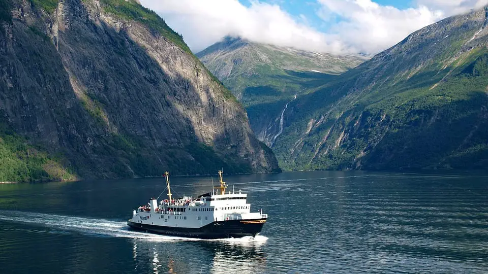 Ground-breaking liquid hydrogen fuel gas system to power marine engines