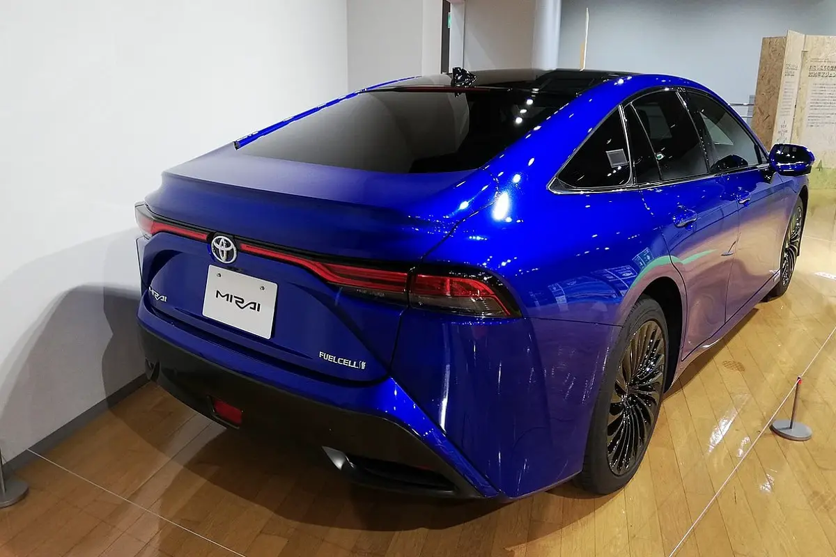 50 Toyota Mirai fuel cell electric vehicles added to SoCalGas fleet - H2 News