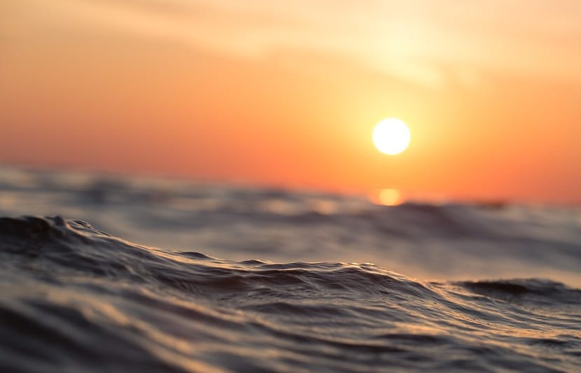 New system developed to make hydrogen fuel from sunlight and seawater
