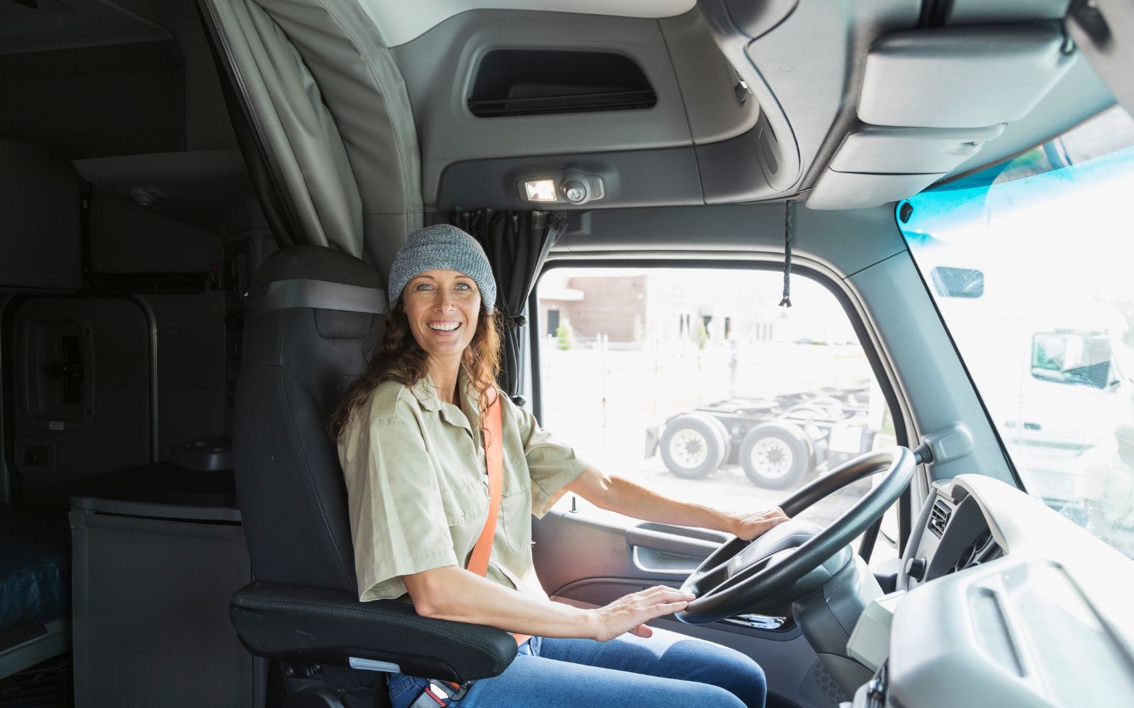 Road safety tips for female truck drivers - Hydrogen News