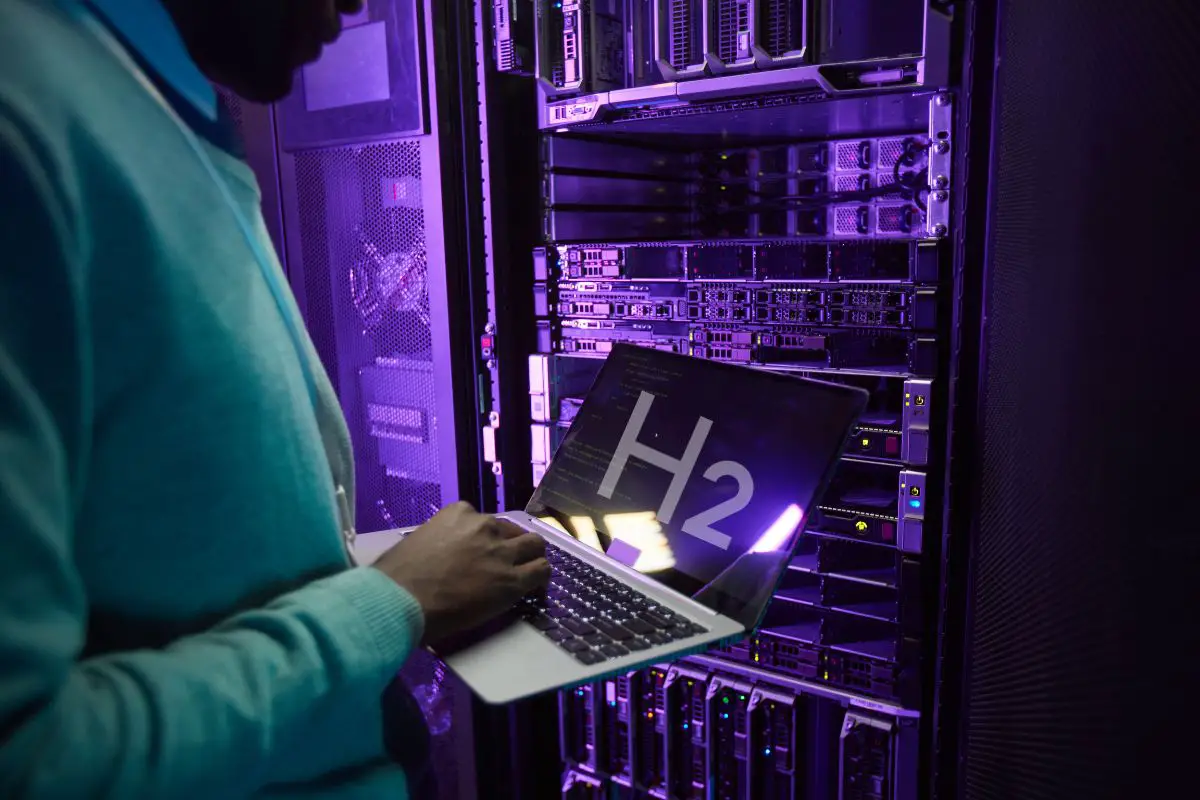 Japanese automakers team up to use waste hydrogen in data center power test - H2 News
