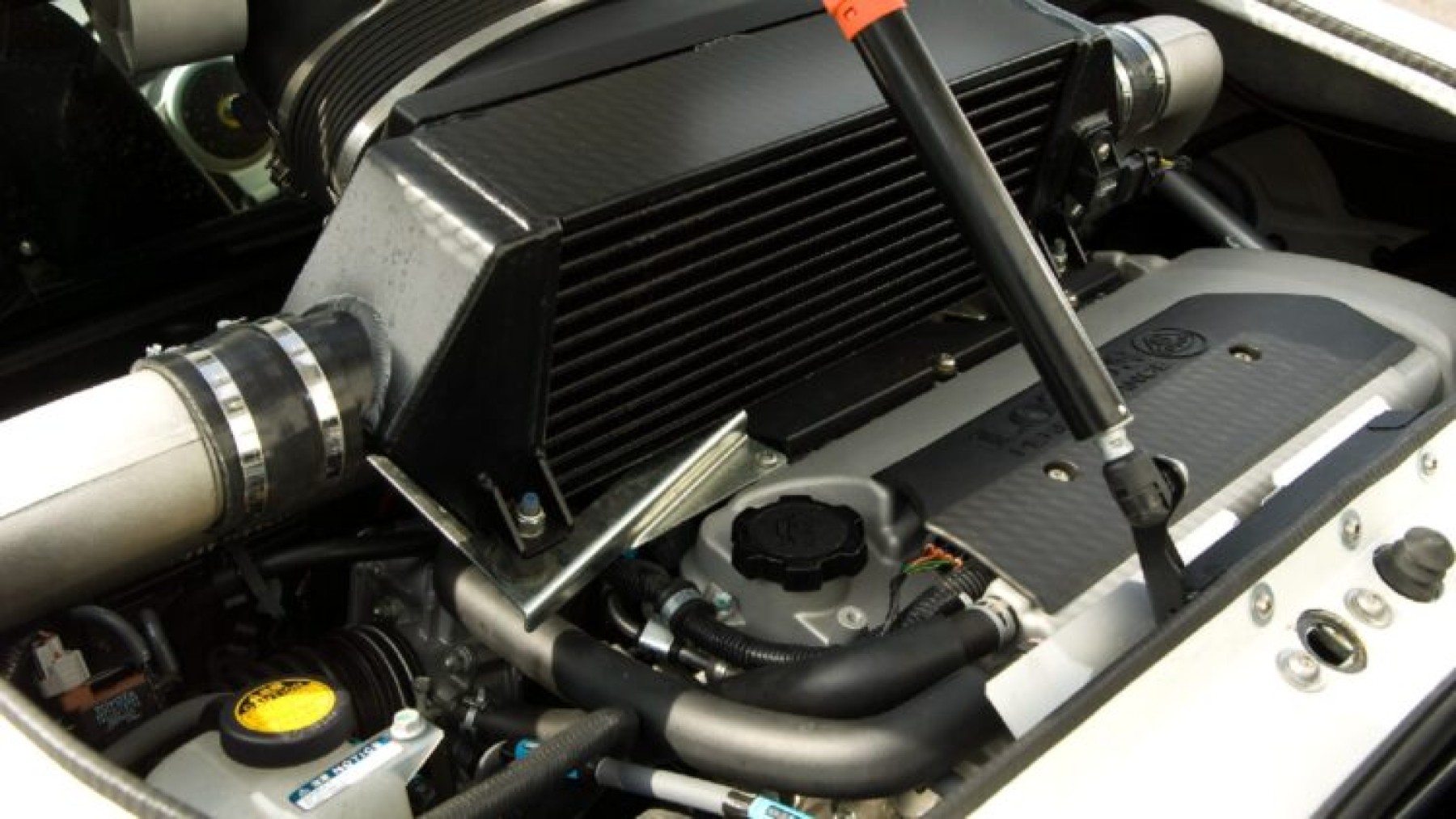 This engine runs on three fuels: neither electricity nor hydrogen