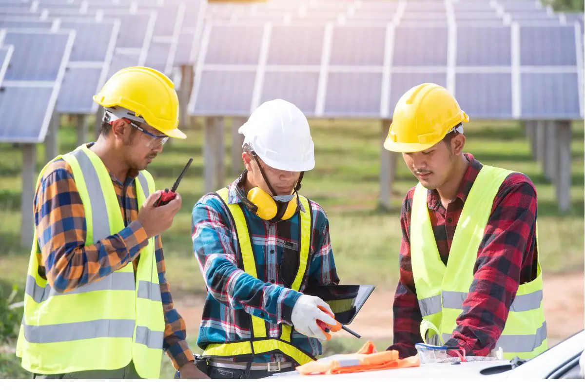 Solar-powered green hydrogen contractors sought by Frontier Energy - H2 News