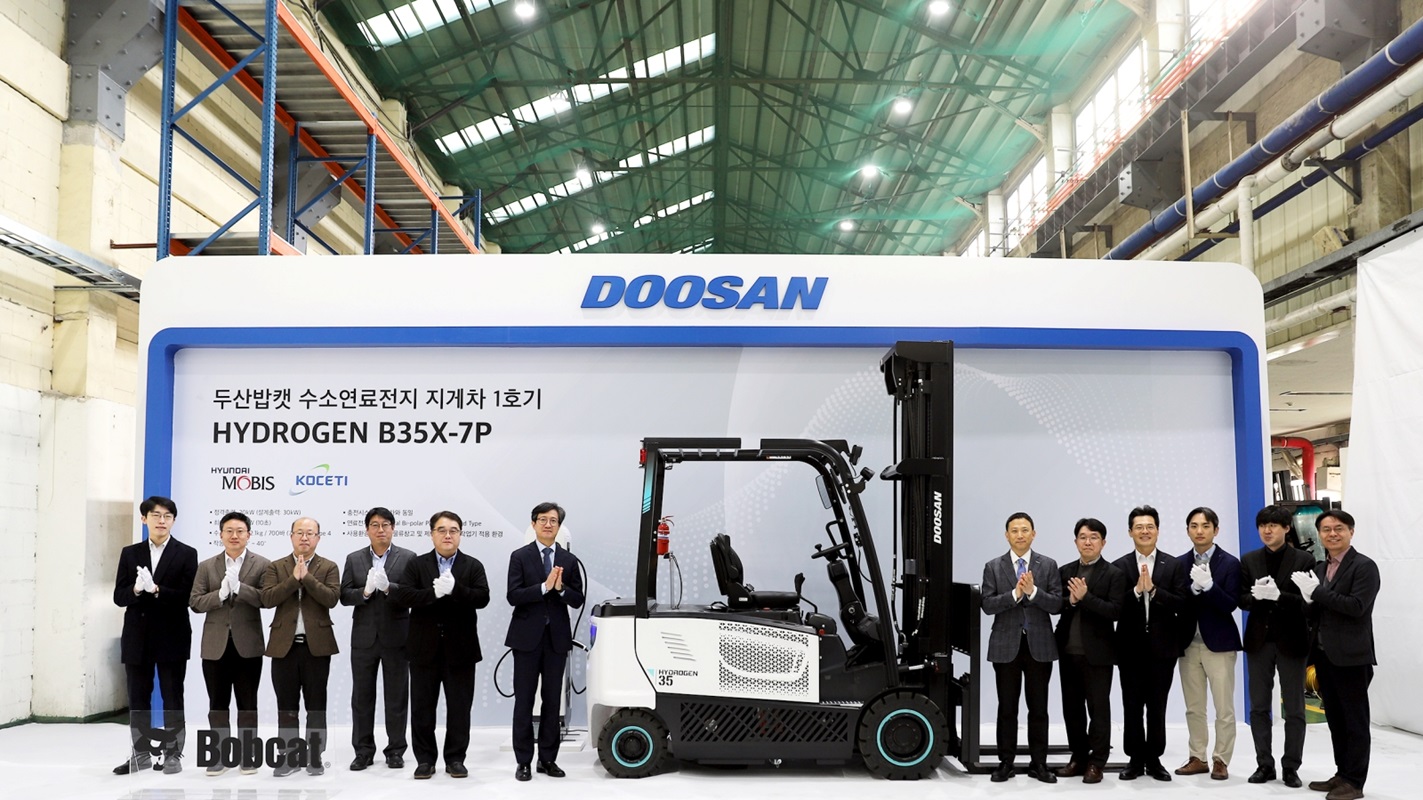 Doosan Bobcat's hydrogen forklift achieves first commercial roll-out in Korea - H2 News
