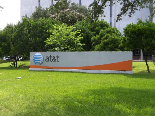 AT&amp;T and Bloom Energy team to bring fuel cells to California
