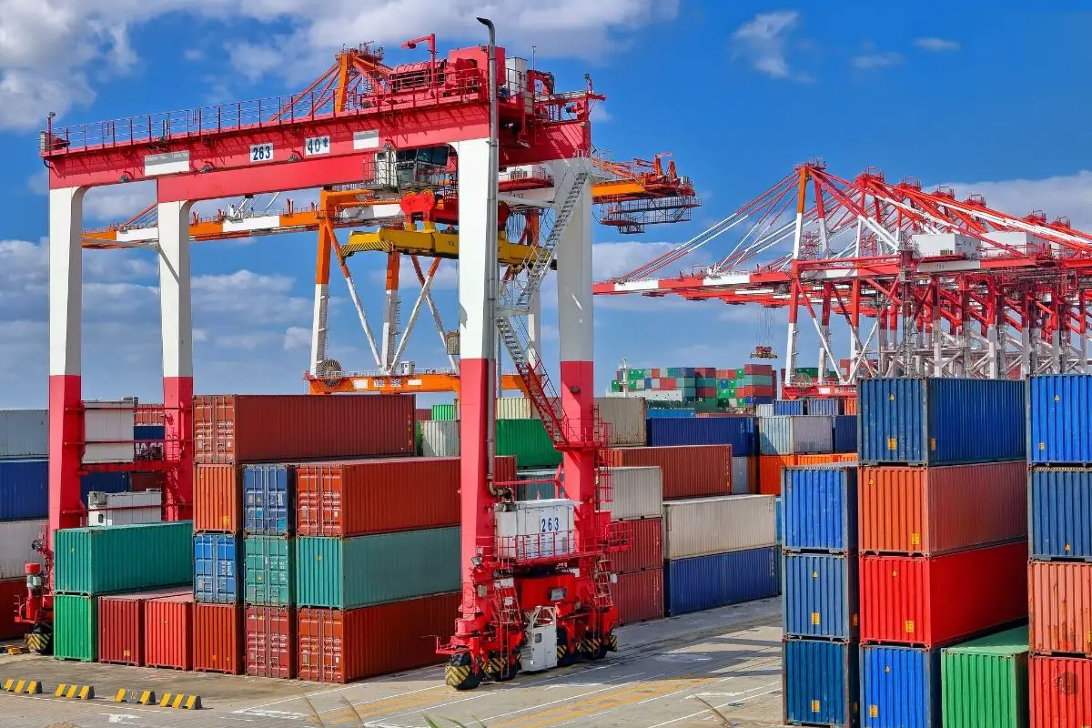 Hydrogen fuel cell cranes by NYK Line begin operating - H2 News
