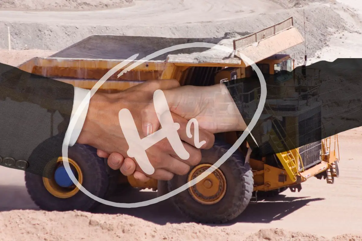 Komatsu mining truck to be powered by a hydrogen fuel cell with GM’s help  - H2 News