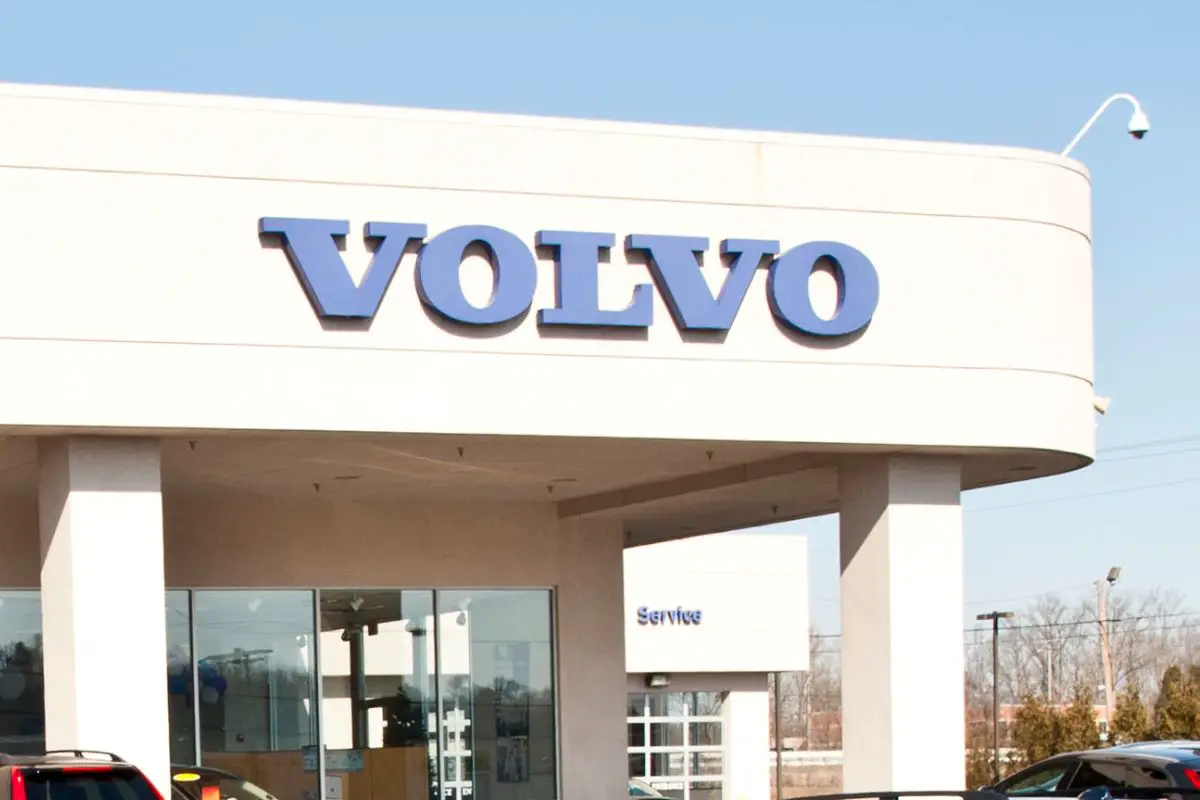 Hydrogen fuel cell truck initial testing phase begun by Volvo Trucks - H2 News
