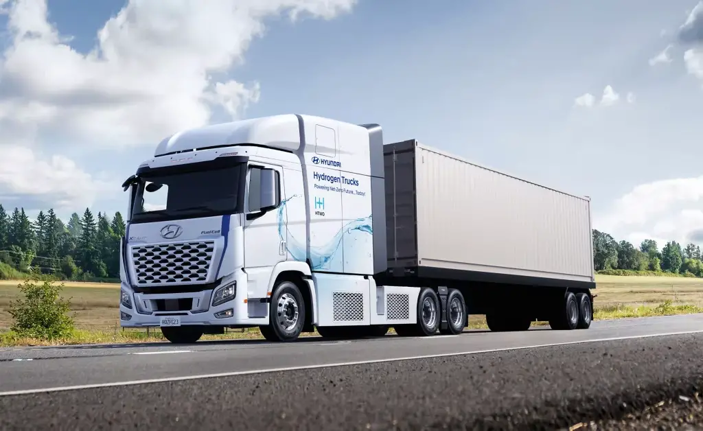 Commercialized model of Hyundai’s XCIENT Fuel Cell tractor debuts in the US - H2 News